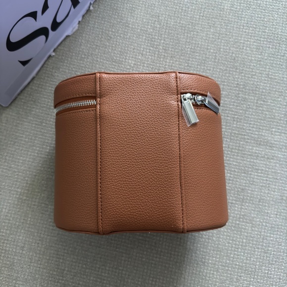 NEW SAIE VANITY CASE - Picture 2 of 5